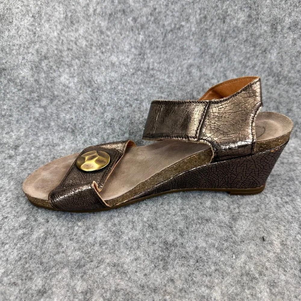 Taos Carousel Wedge Sandals Womens 39 Bronze Metallic Leather Comfort Slingback